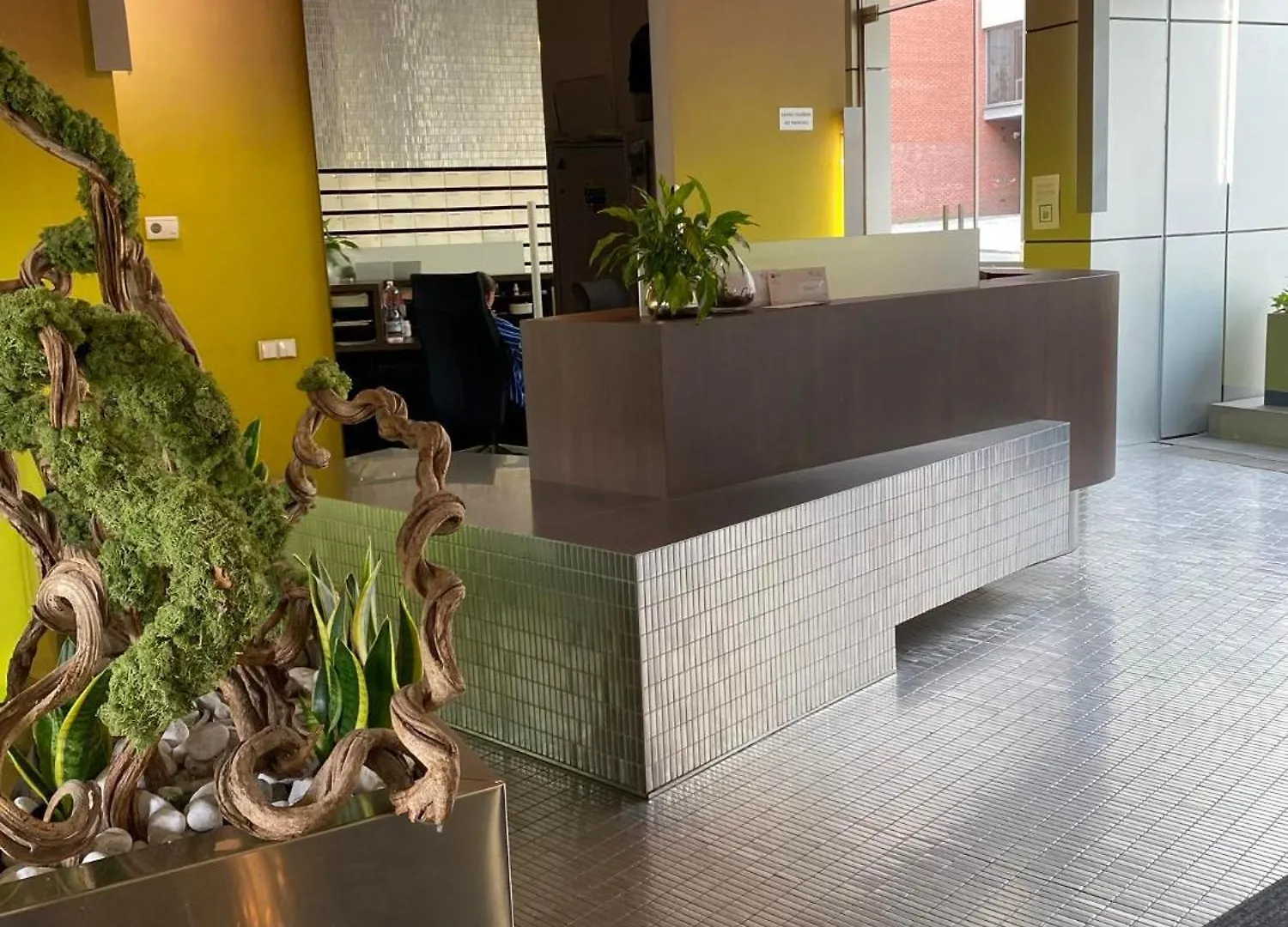 Spacious Apartment Near City Center With Balcony And Garage Parking 프라하