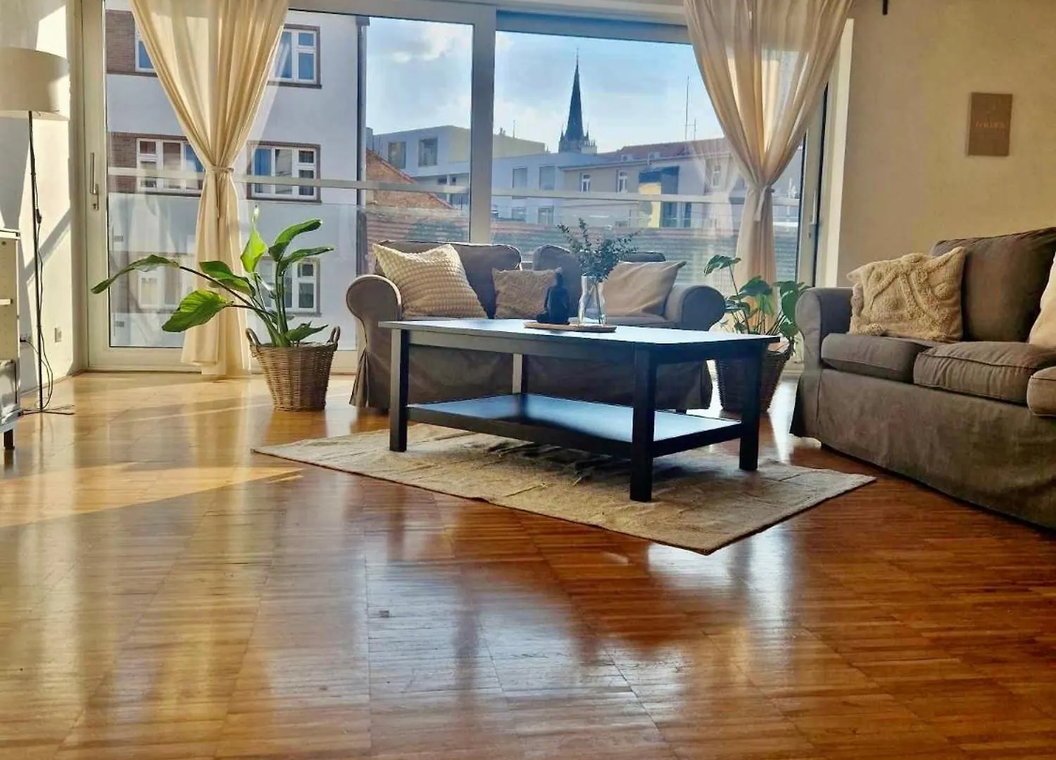 Spacious Apartment Near City Center With Balcony And Garage Parking 프라하 0*,