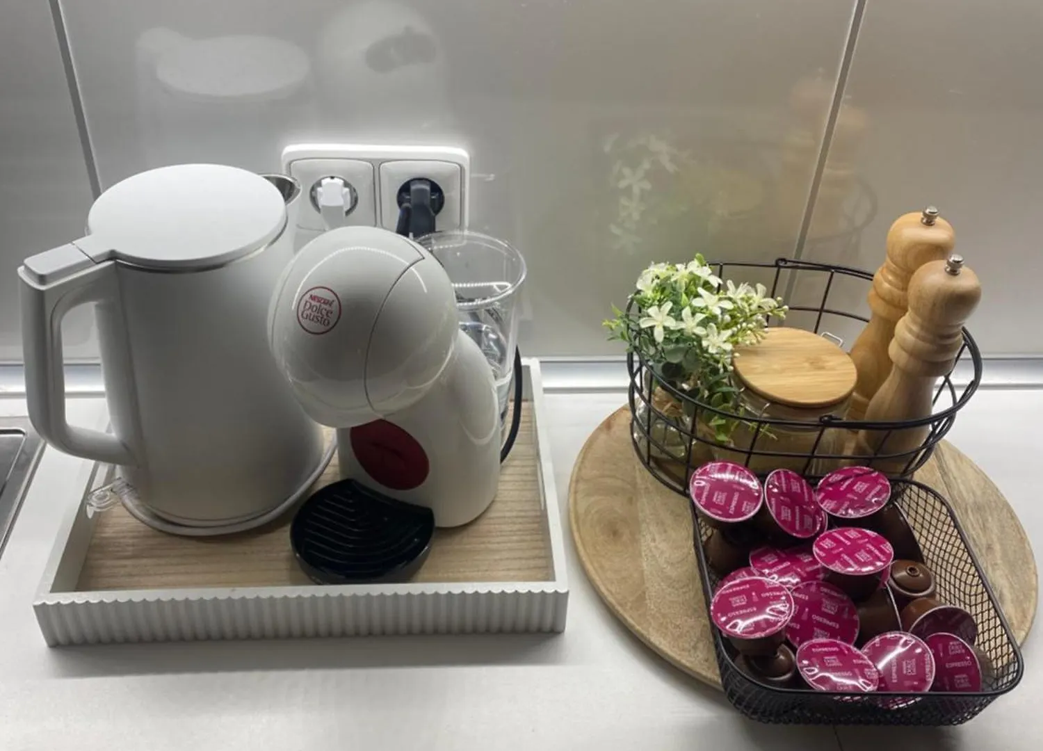 Spacious Apartment Near City Center With Balcony And Garage Parking 프라하 0*,  체코
