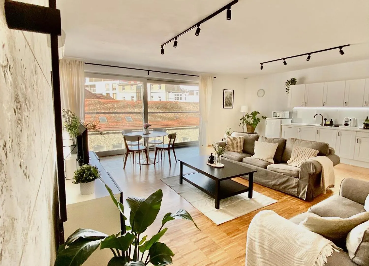 Spacious Apartment Near City Center With Balcony And Garage Parking Prague Czech Republic