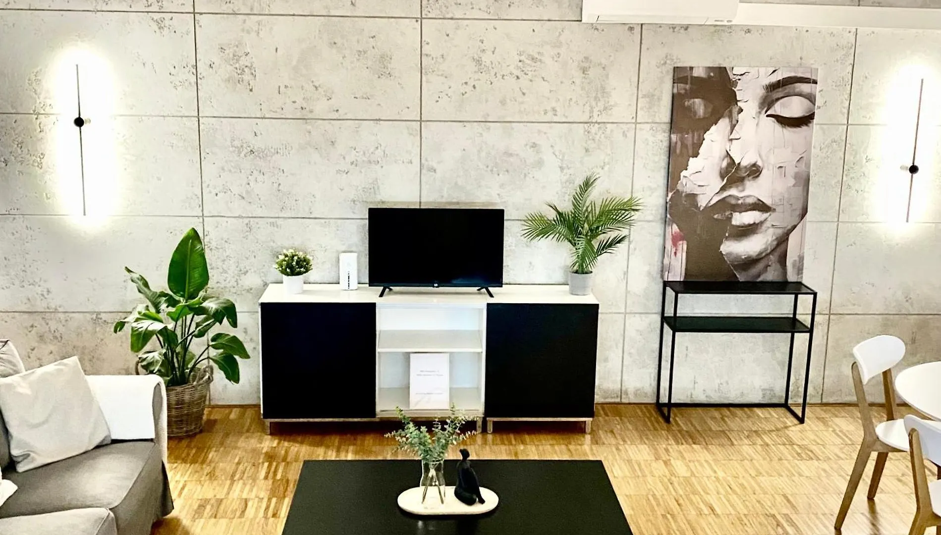 Spacious Apartment Near City Center With Balcony And Garage Parking 프라하