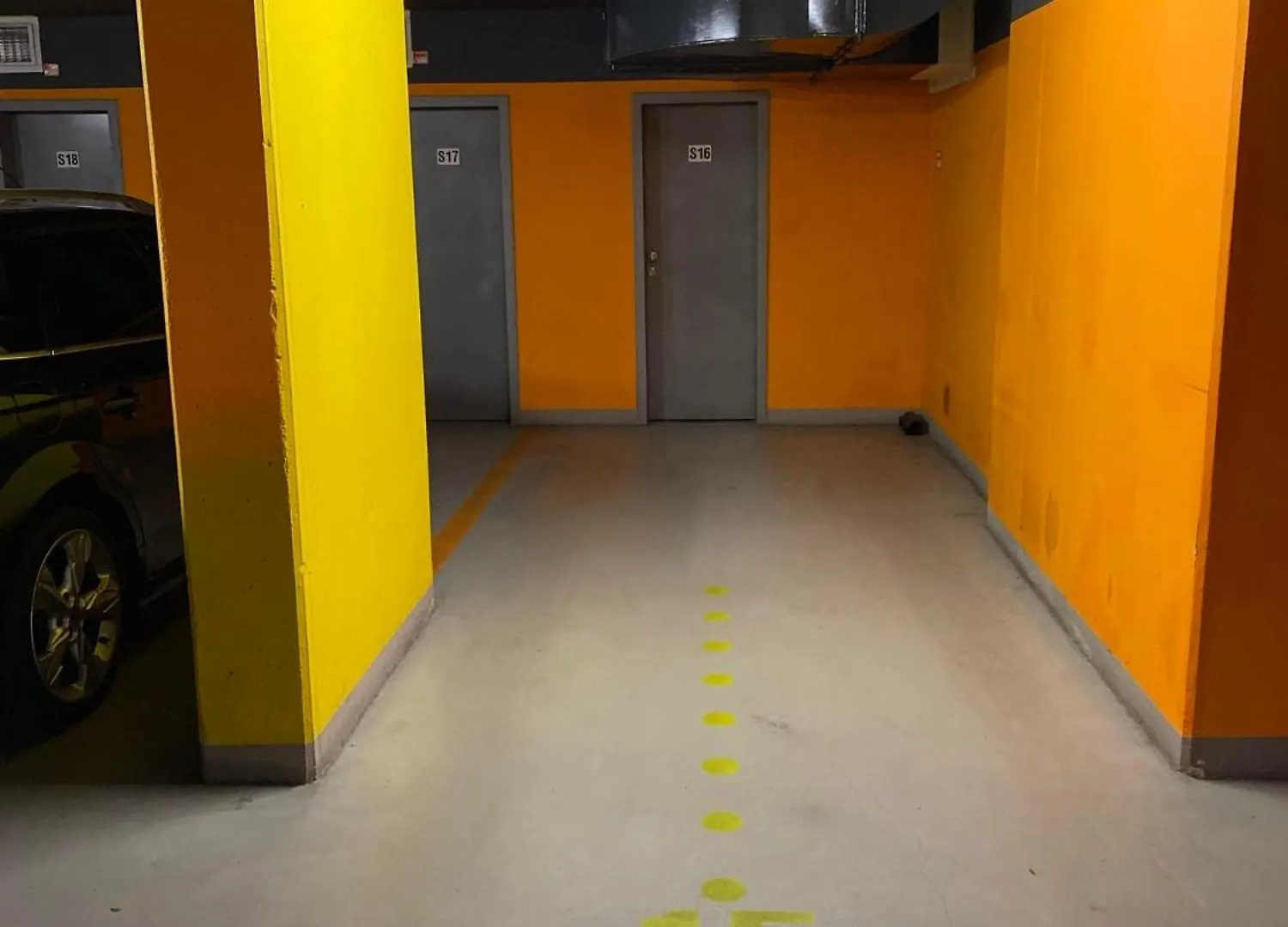Spacious Apartment Near City Center With Balcony And Garage Parking Prague