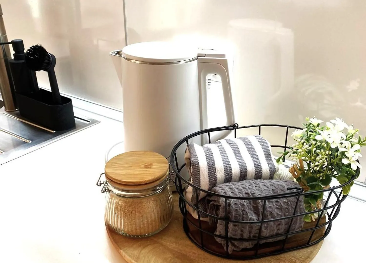 Spacious Apartment Near City Center With Balcony And Garage Parking Prague