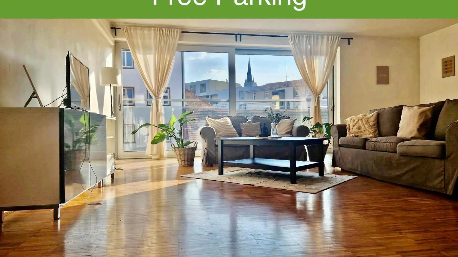 Spacious Apartment Near City Center With Balcony And Garage Parking Prague