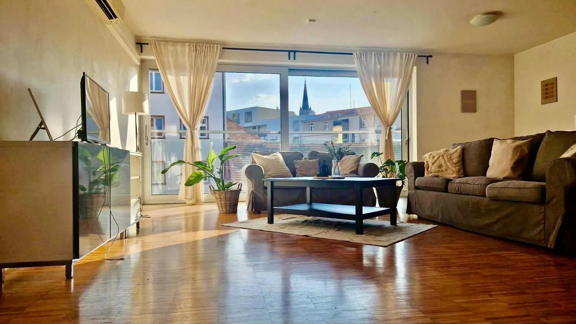 Spacious Apartment Near City Center With Balcony And Garage Parking Prague Czech Republic