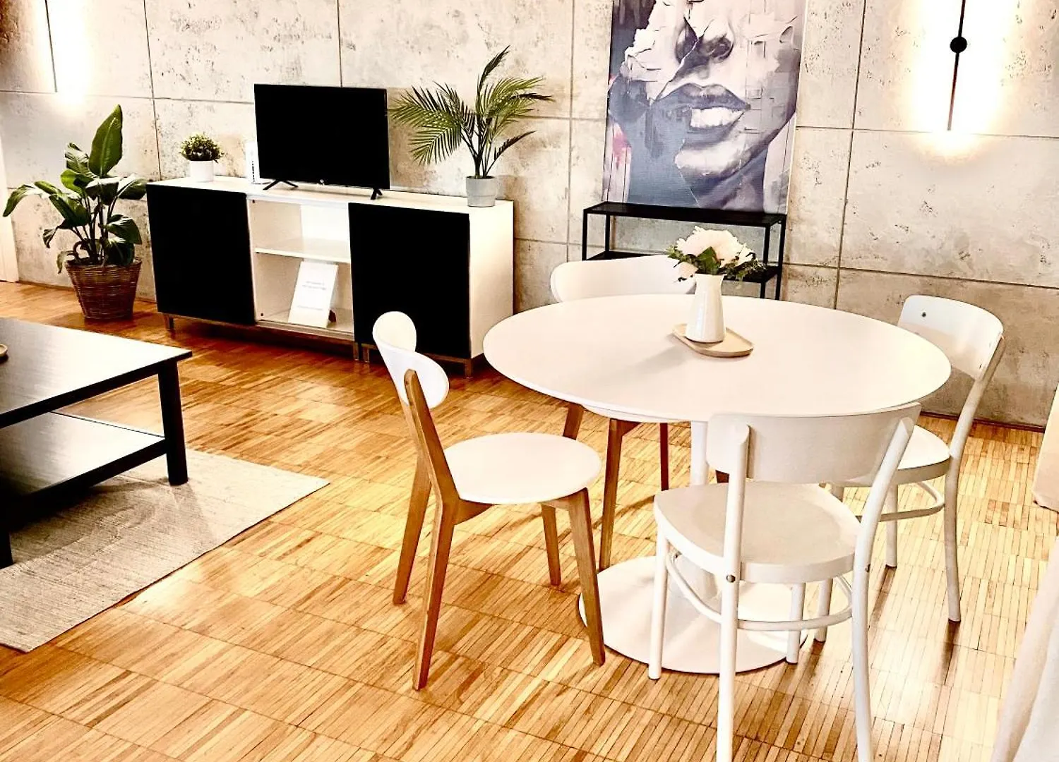 Spacious Apartment Near City Center With Balcony And Garage Parking プラハ 0*,  チェコ