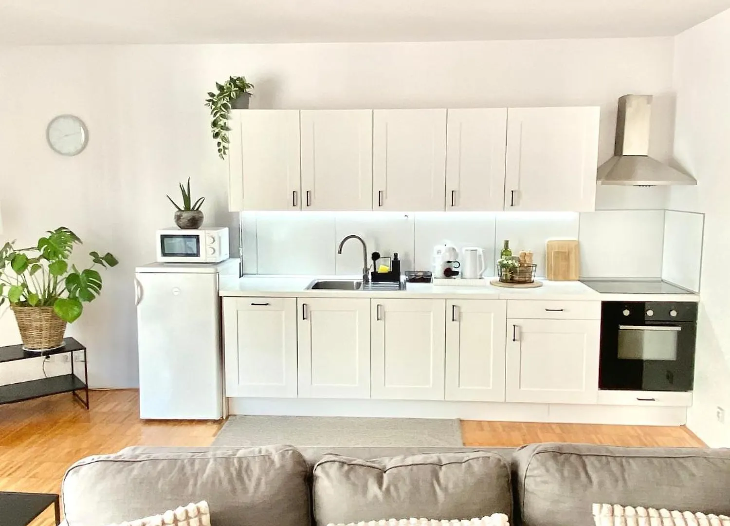 Spacious Apartment Near City Center With Balcony And Garage Parking プラハ 0*,  チェコ